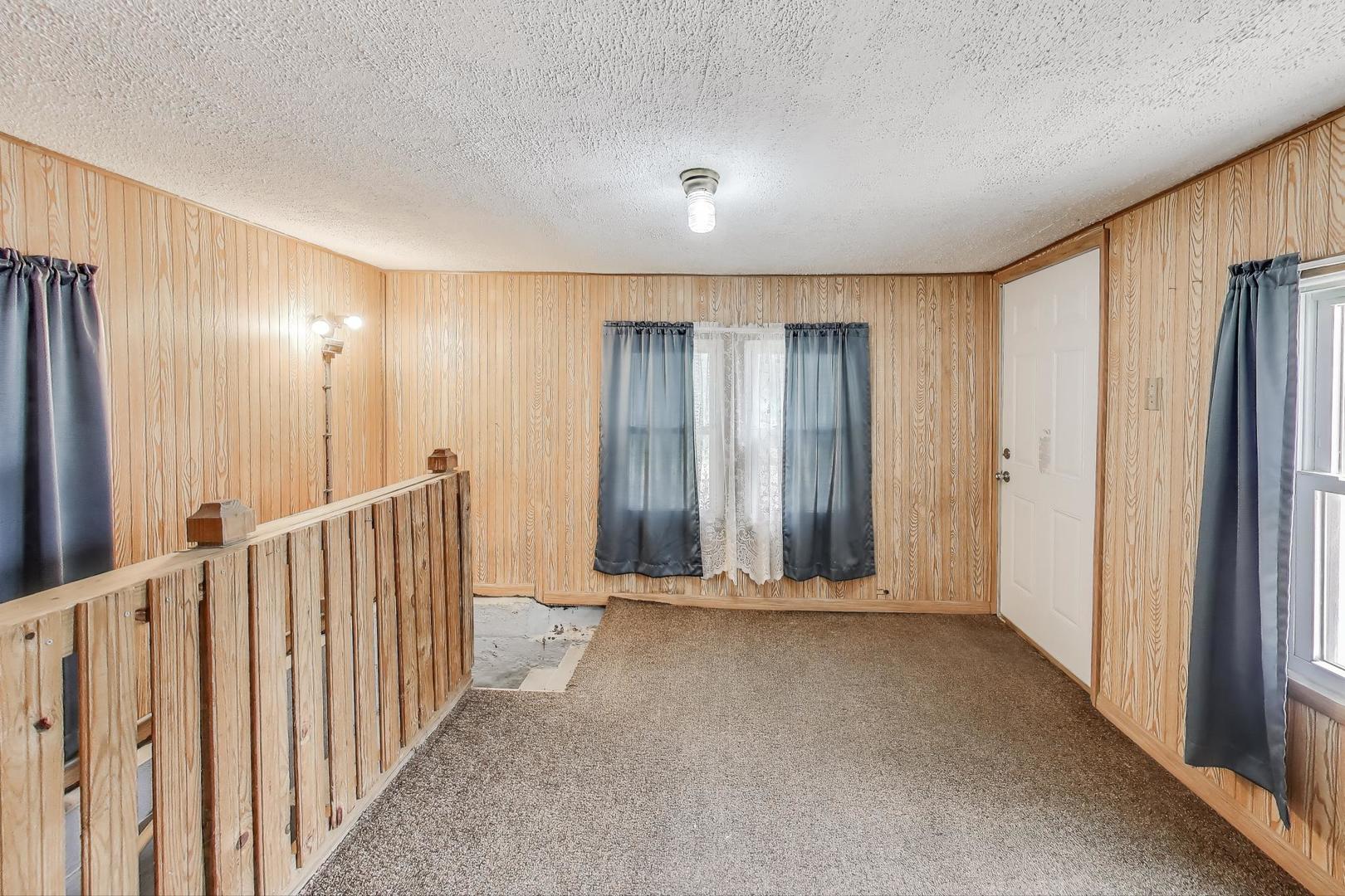 936 Sard Avenue, Aurora, IL 60506