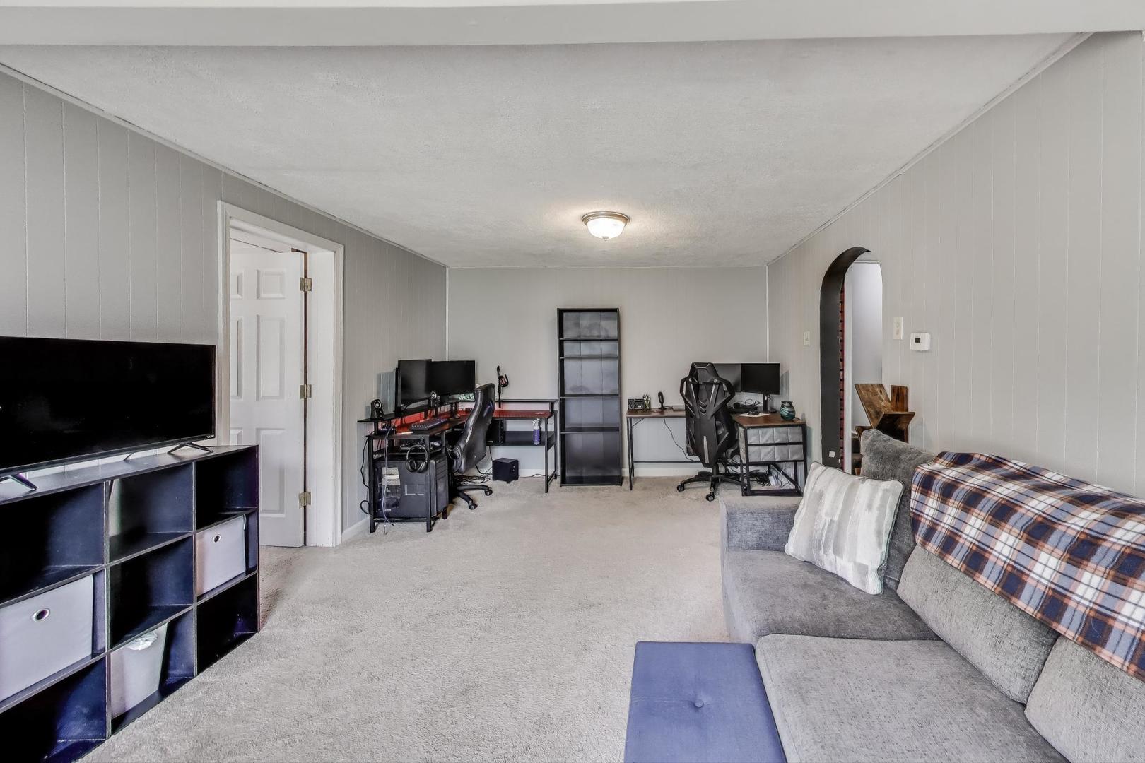 936 Sard Avenue, Aurora, IL 60506