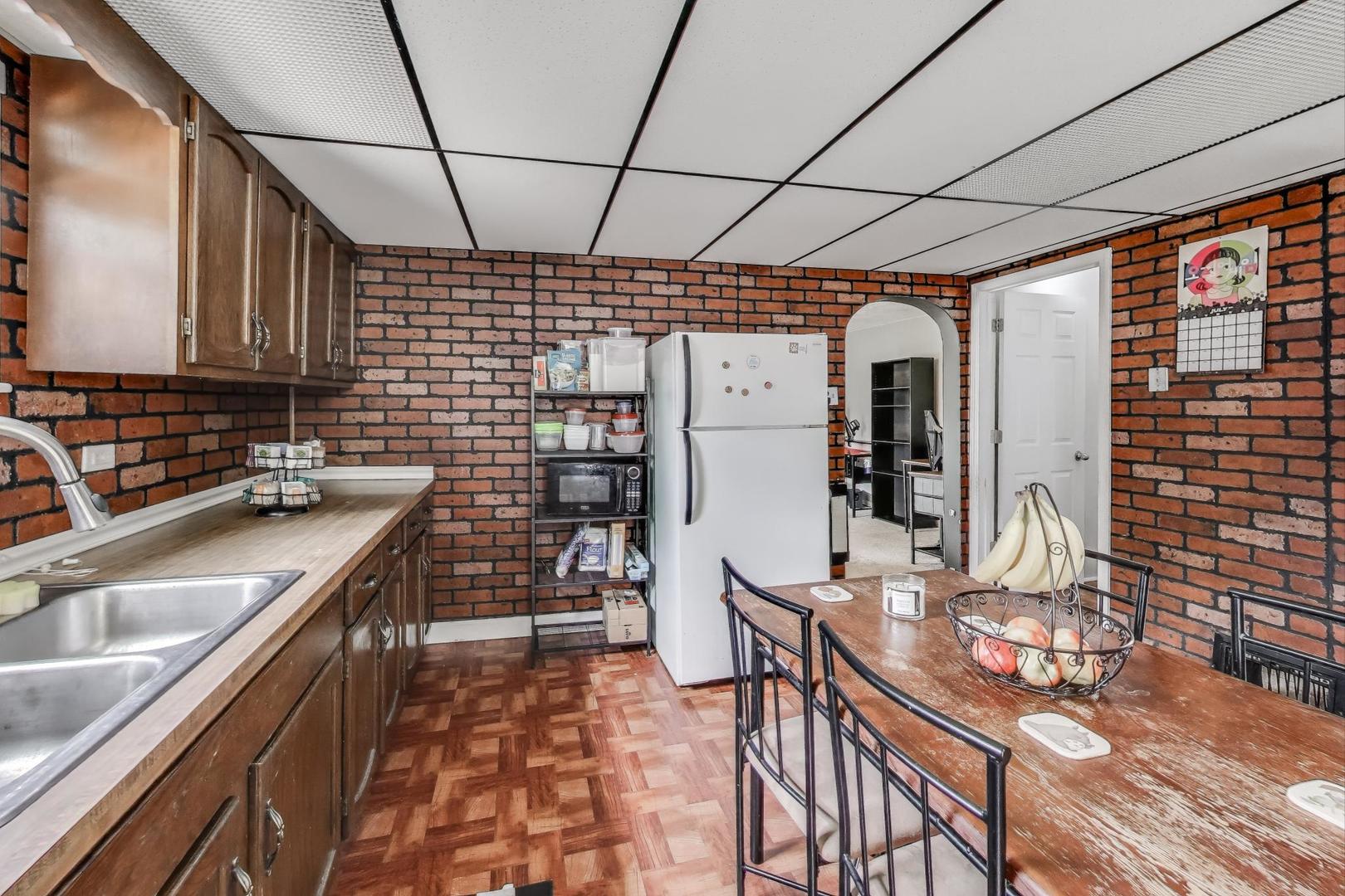 936 Sard Avenue, Aurora, IL 60506