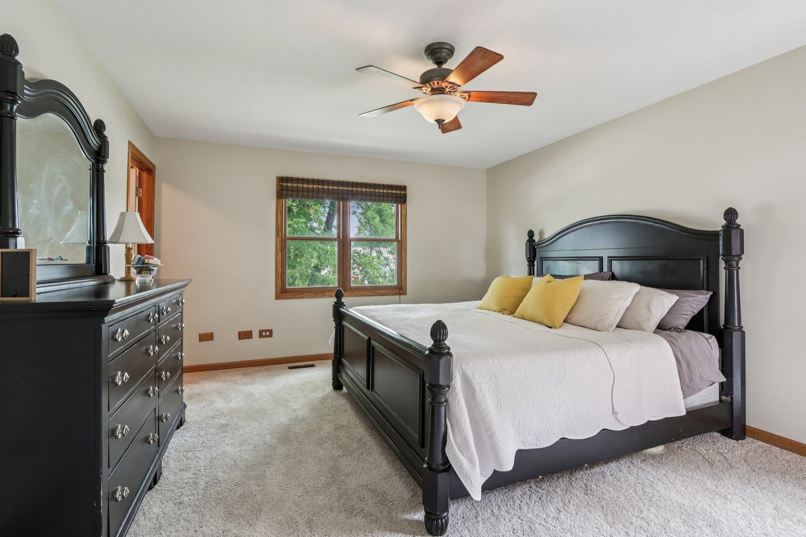 2101 Red Barn Court, Woodstock, IL 60098