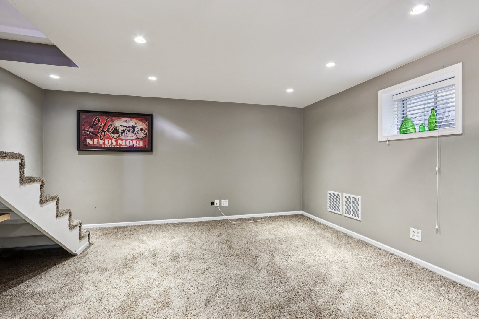 2101 Red Barn Court, Woodstock, IL 60098