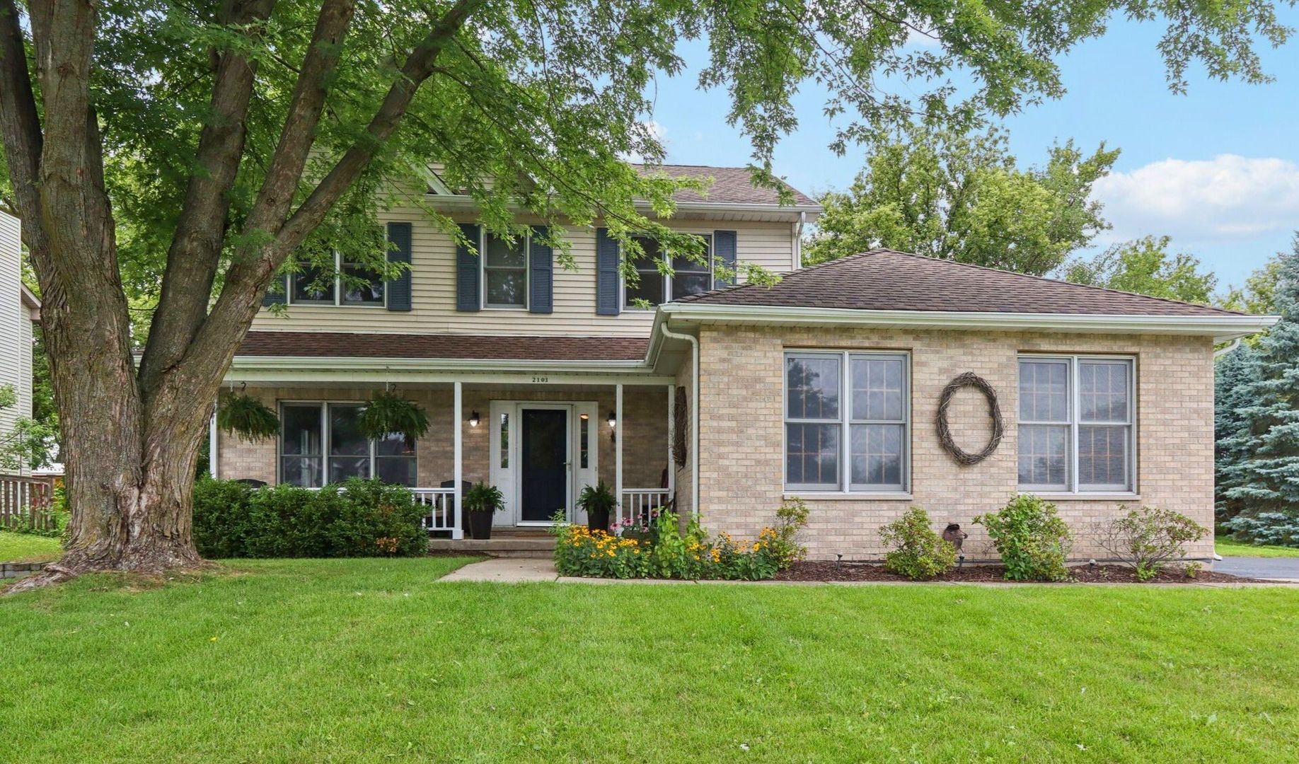 2101 Red Barn Court, Woodstock, IL 60098