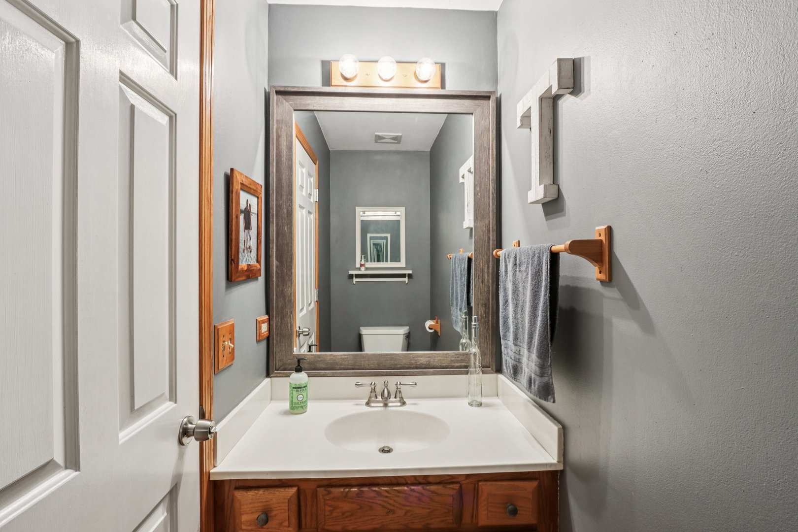 2101 Red Barn Court, Woodstock, IL 60098