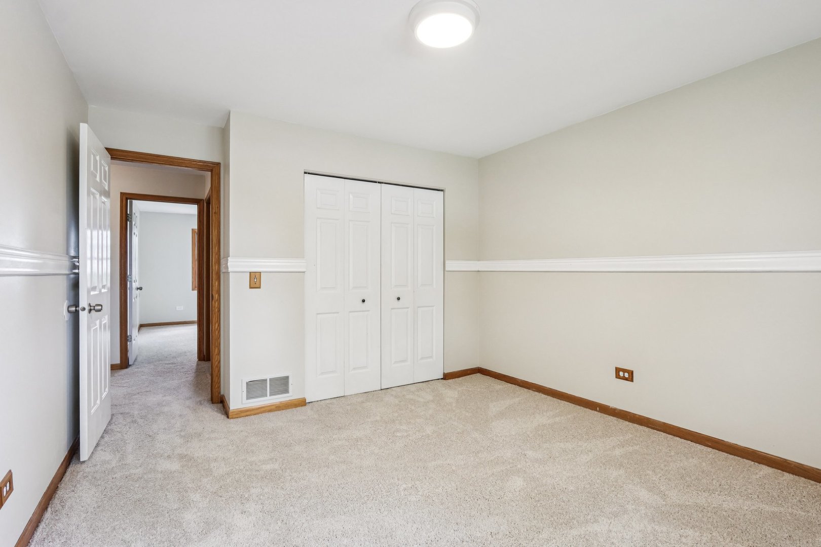 2101 Red Barn Court, Woodstock, IL 60098