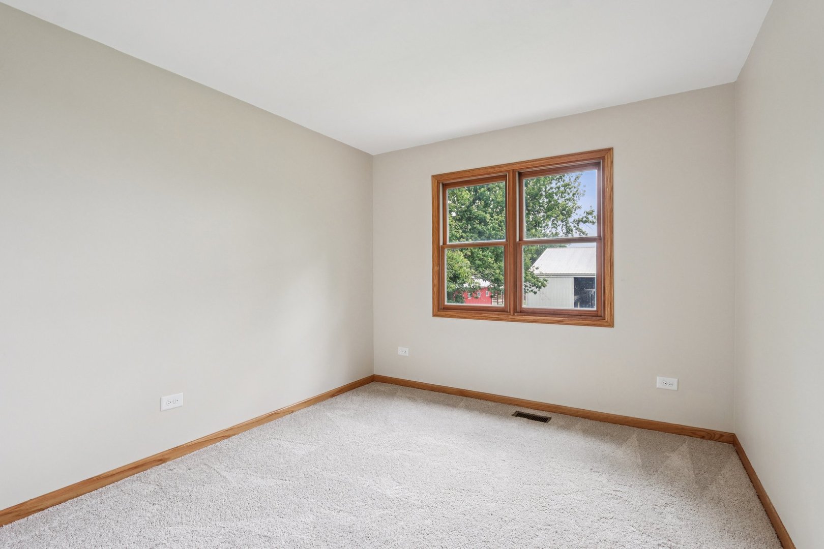 2101 Red Barn Court, Woodstock, IL 60098