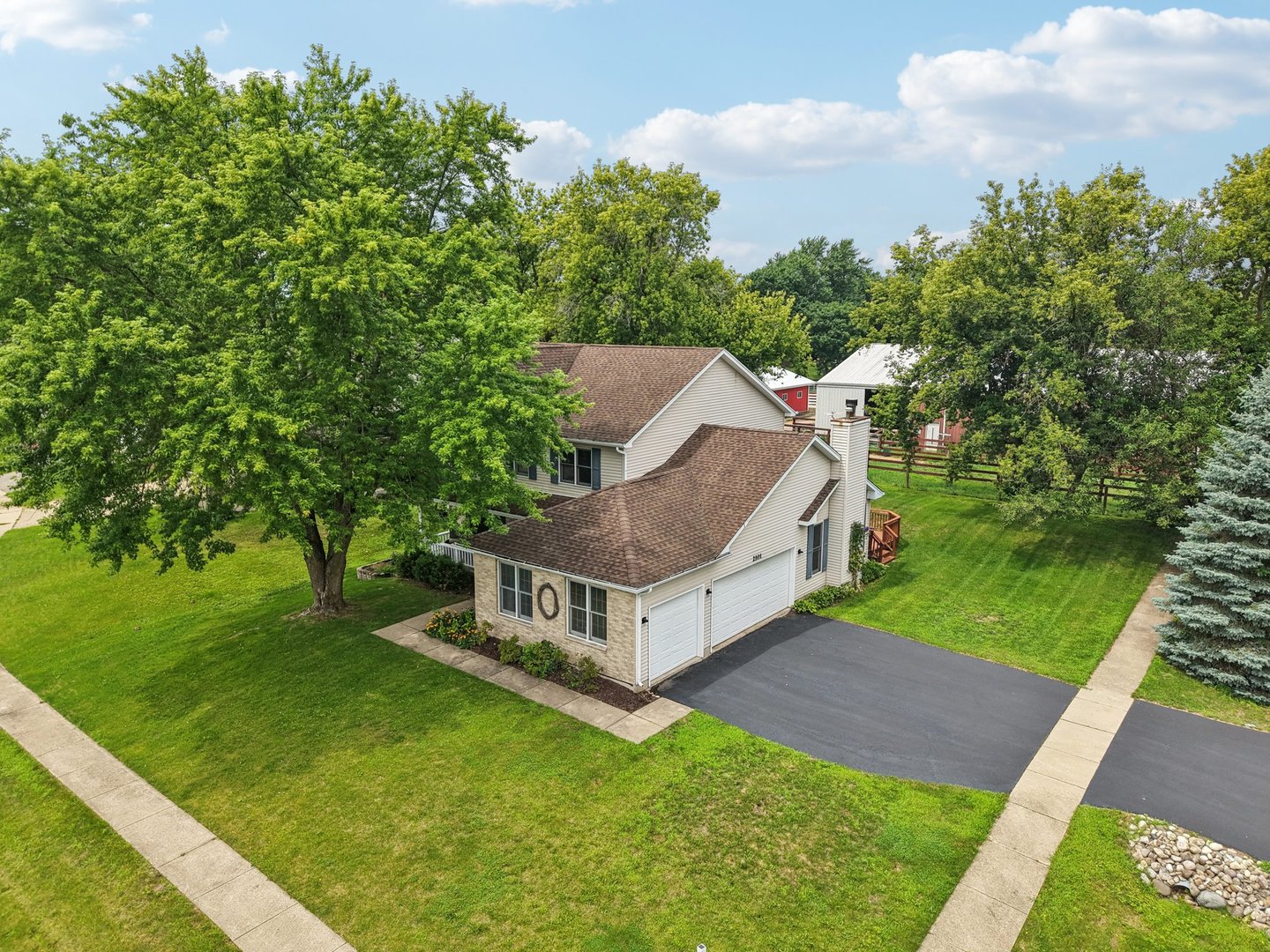 2101 Red Barn Court, Woodstock, IL 60098