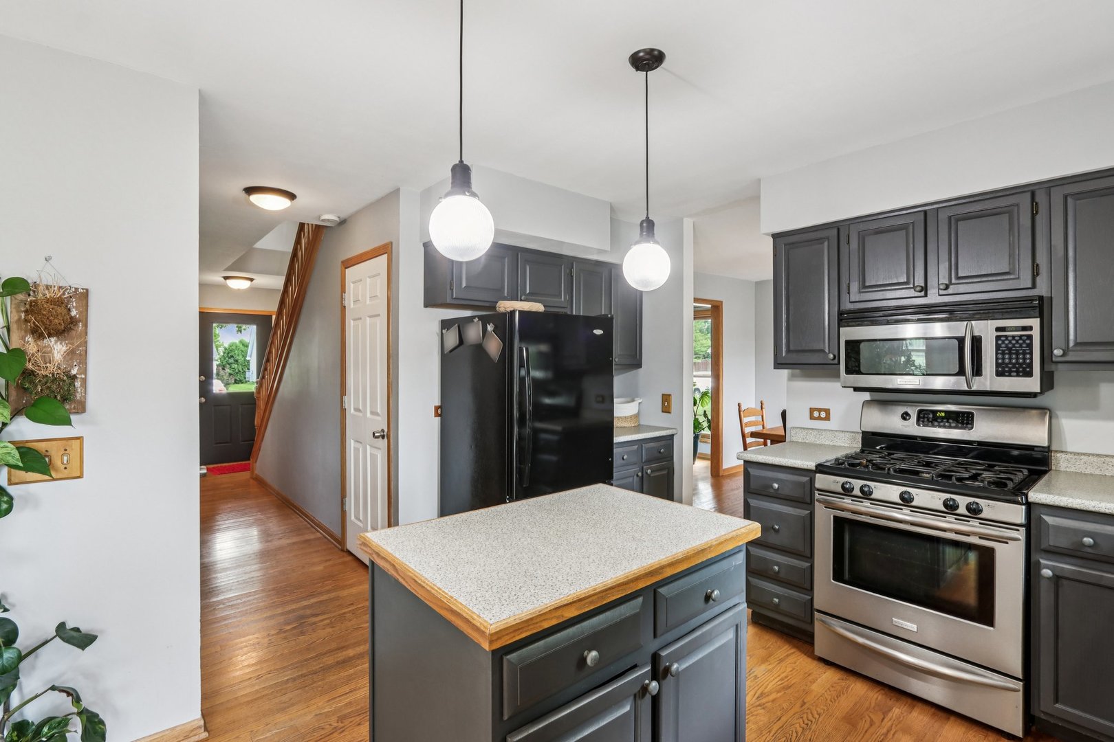 2101 Red Barn Court, Woodstock, IL 60098