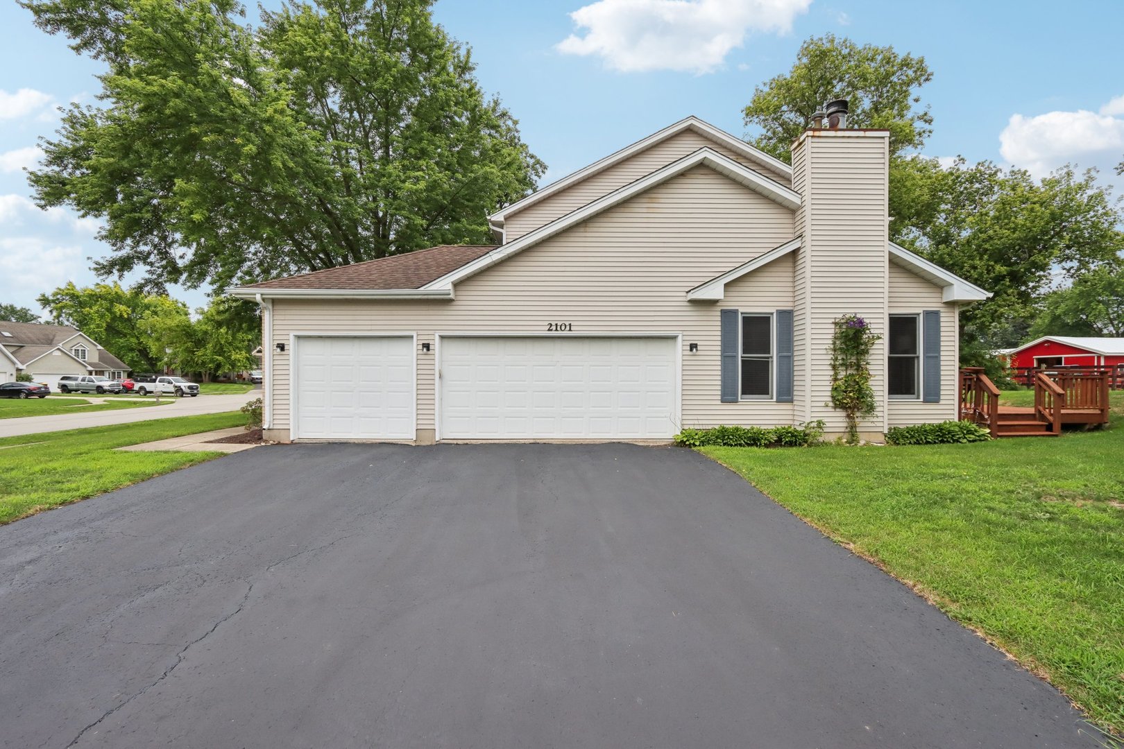 2101 Red Barn Court, Woodstock, IL 60098