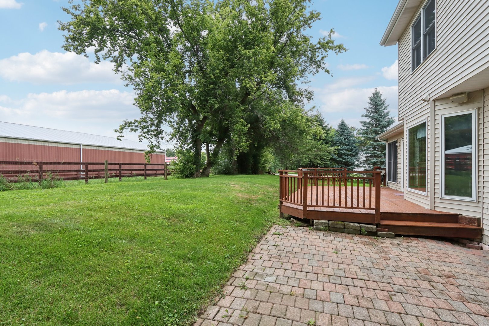 2101 Red Barn Court, Woodstock, IL 60098