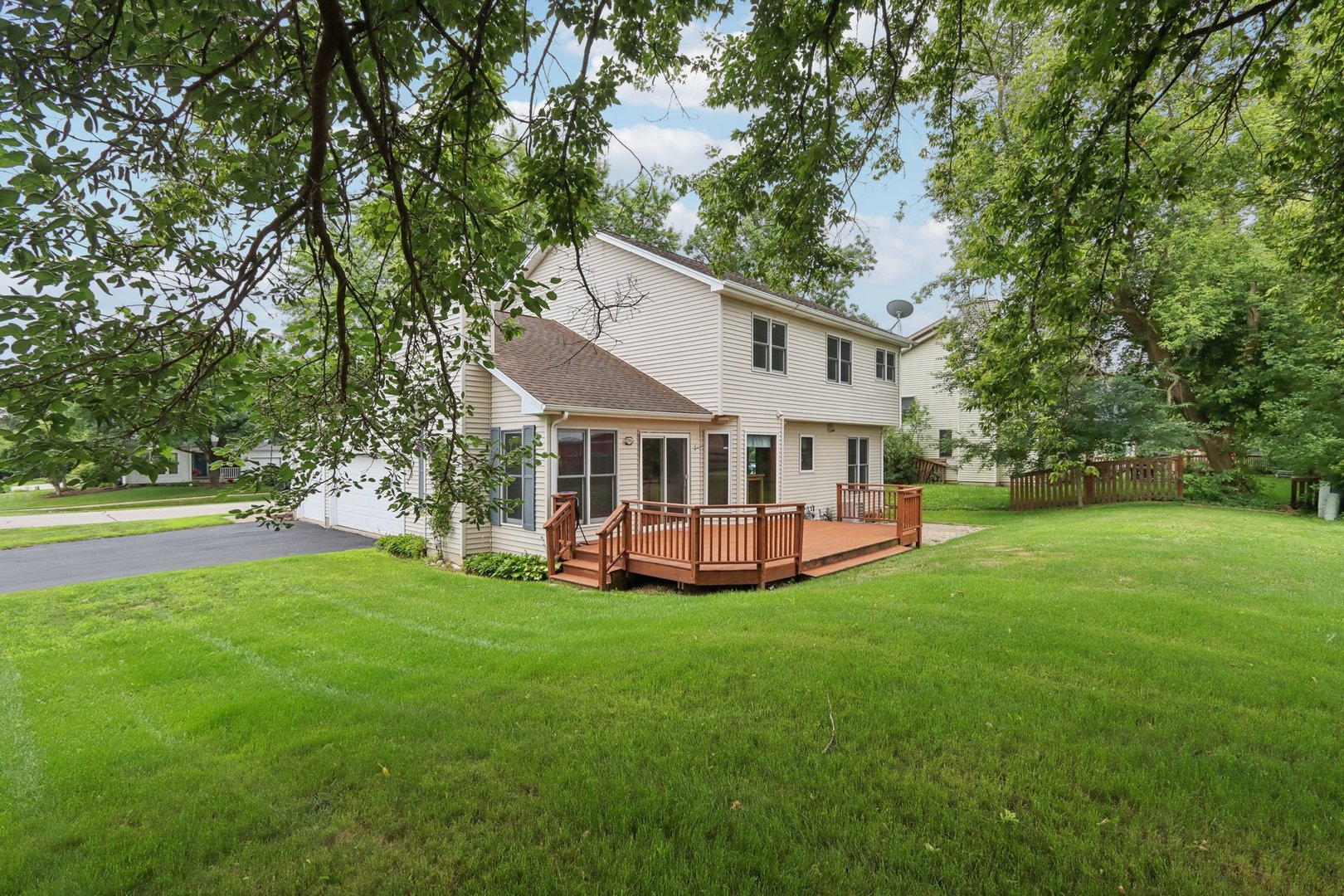 2101 Red Barn Court, Woodstock, IL 60098
