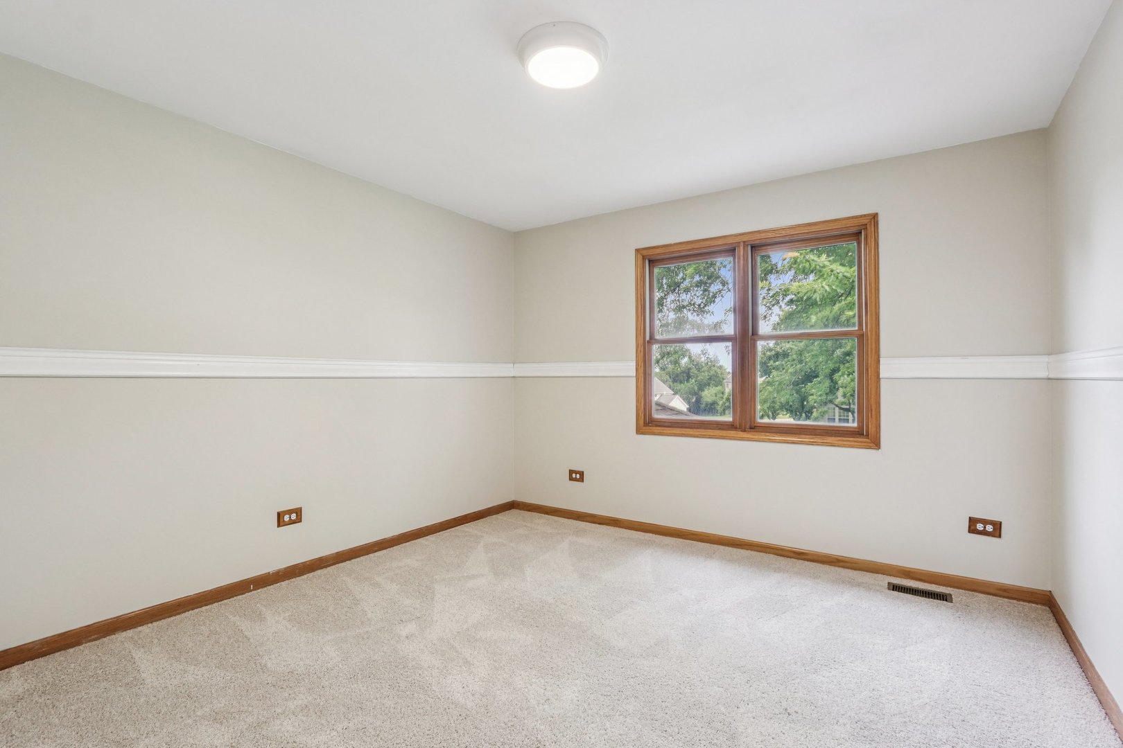 2101 Red Barn Court, Woodstock, IL 60098