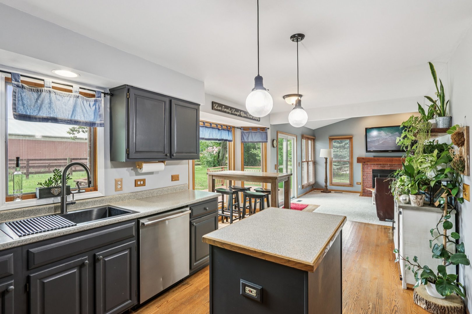 2101 Red Barn Court, Woodstock, IL 60098