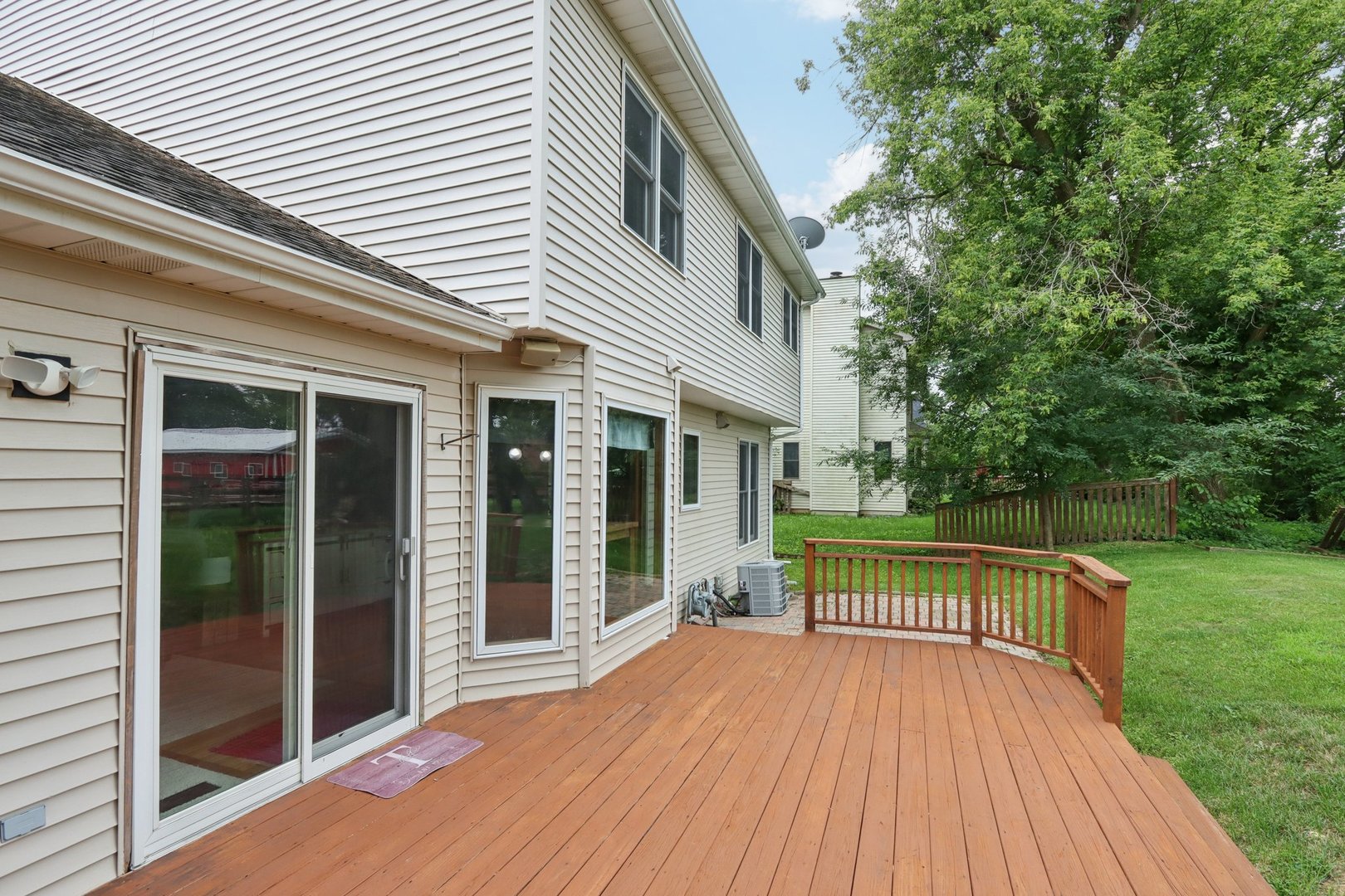 2101 Red Barn Court, Woodstock, IL 60098