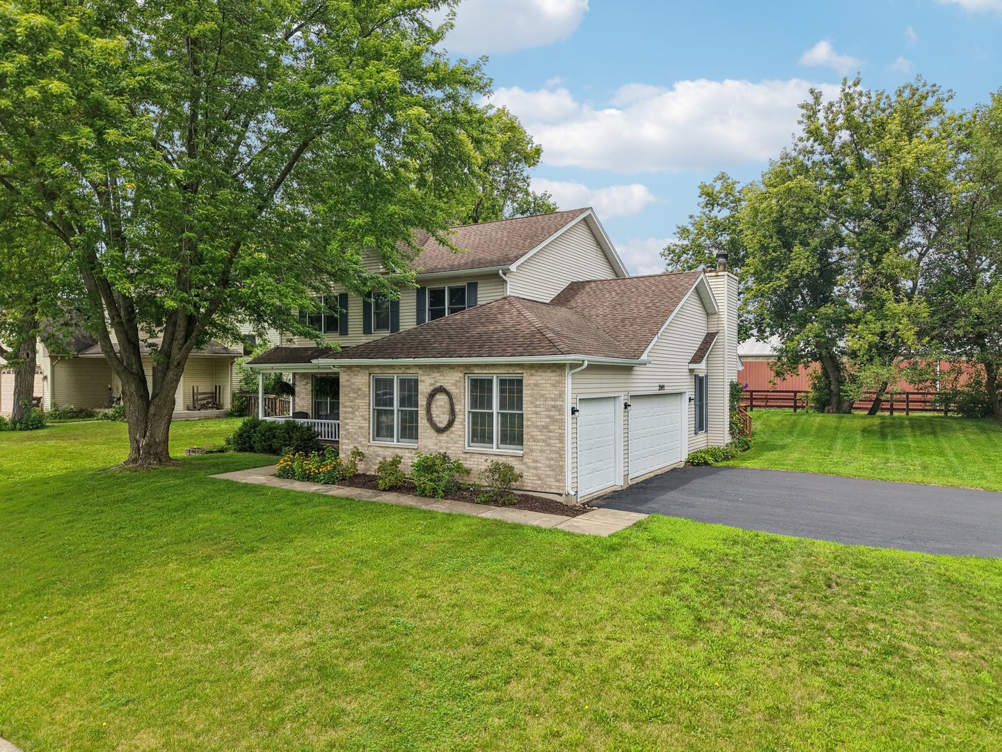 2101 Red Barn Court, Woodstock, IL 60098