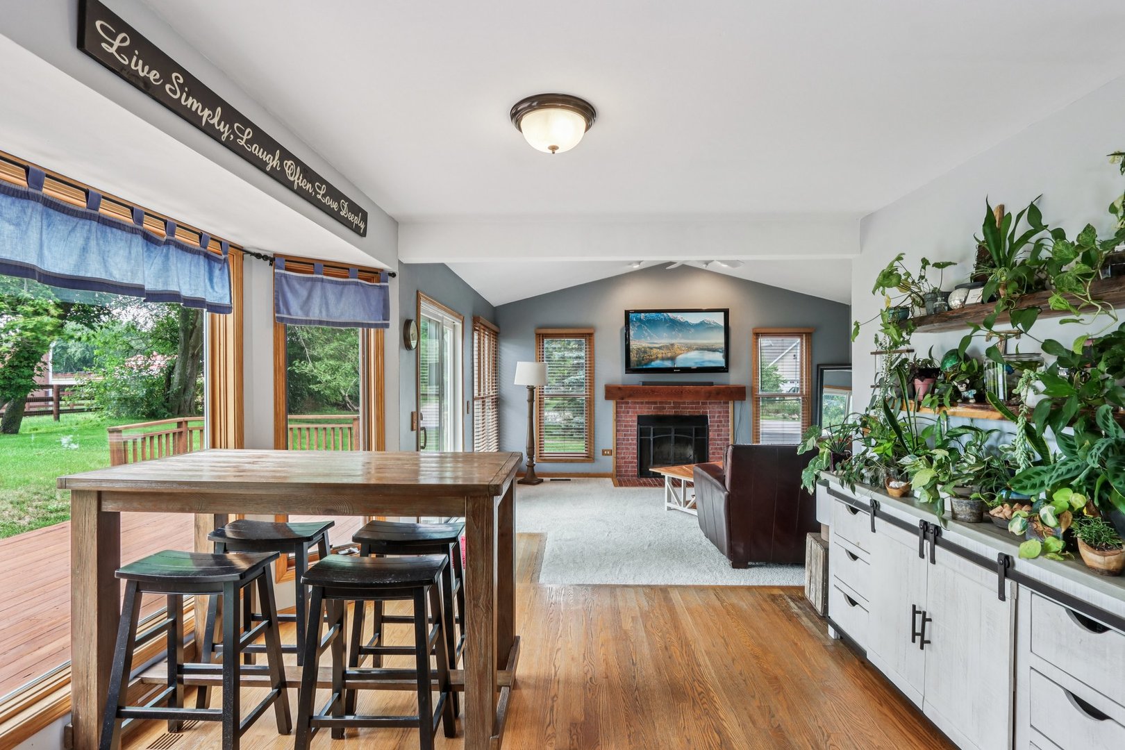 2101 Red Barn Court, Woodstock, IL 60098