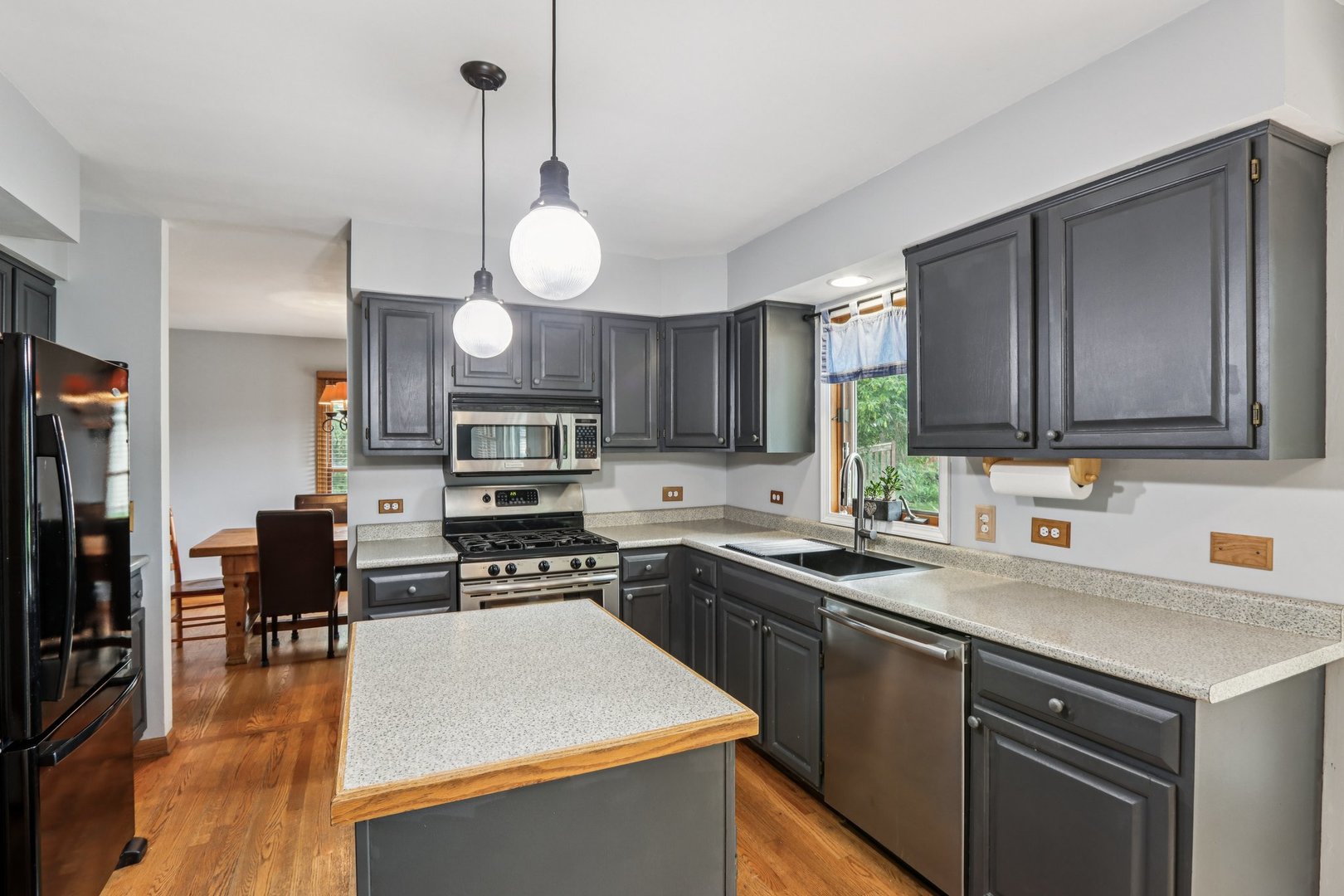 2101 Red Barn Court, Woodstock, IL 60098