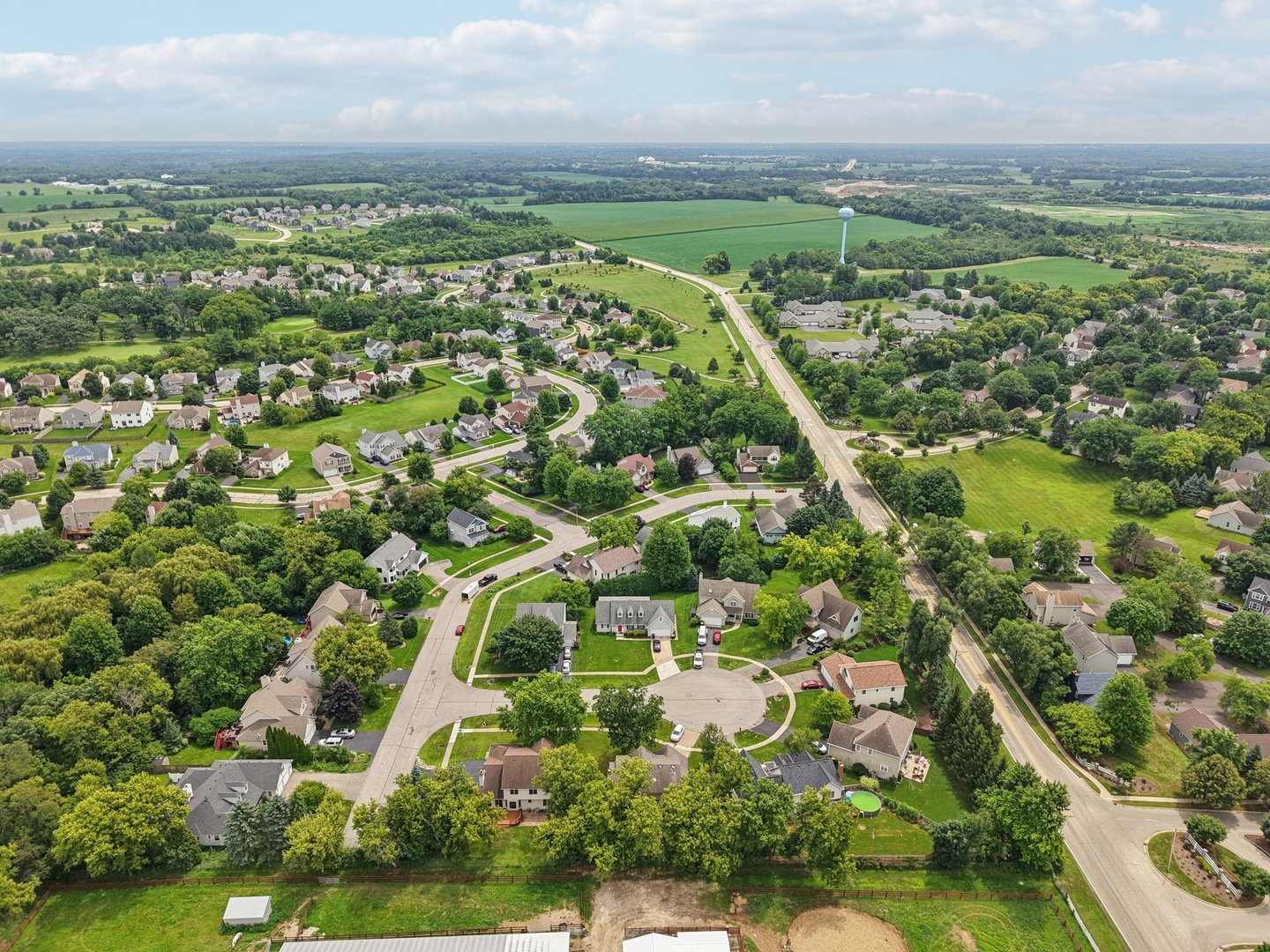2101 Red Barn Court, Woodstock, IL 60098