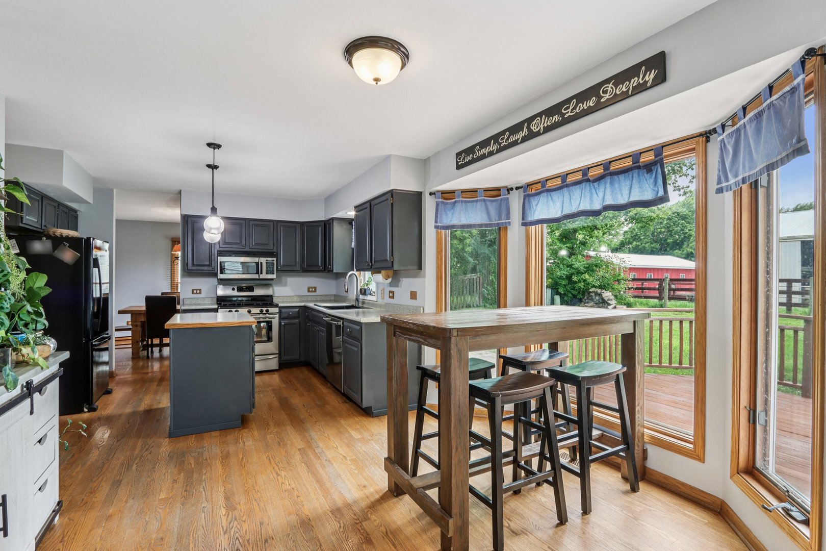 2101 Red Barn Court, Woodstock, IL 60098