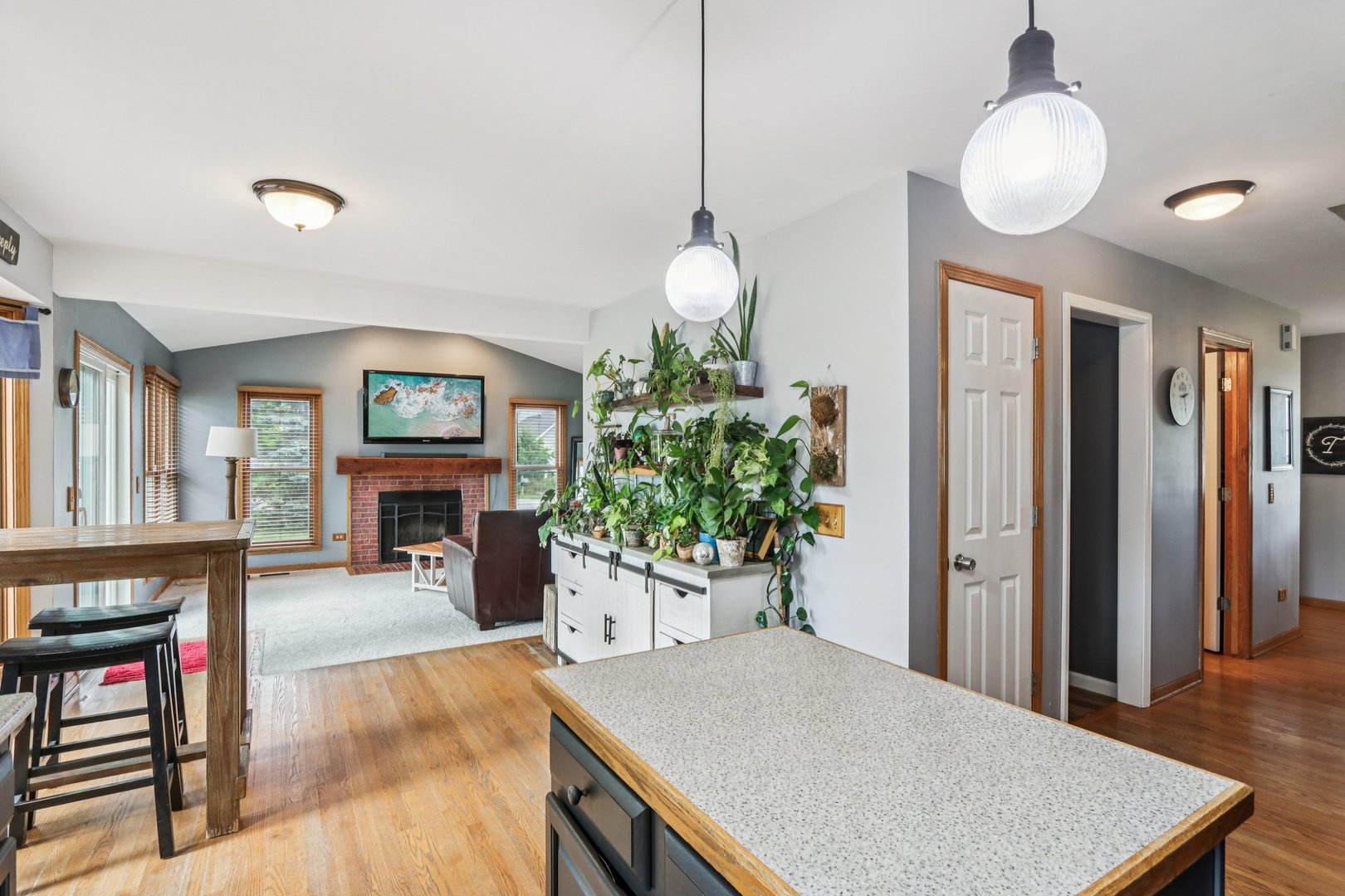 2101 Red Barn Court, Woodstock, IL 60098