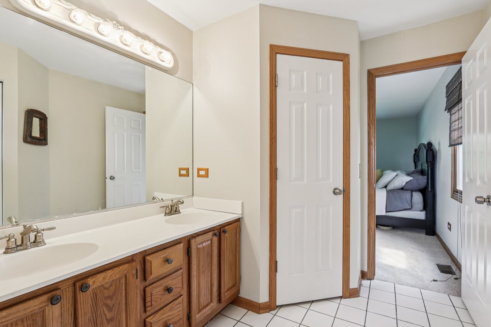2101 Red Barn Court, Woodstock, IL 60098