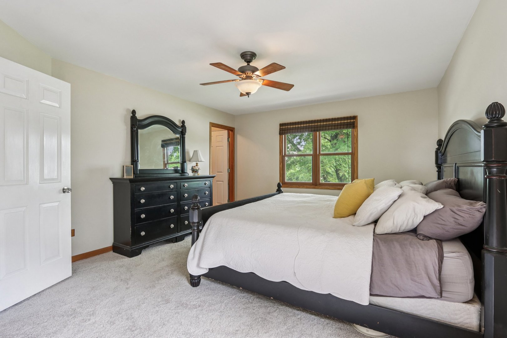 2101 Red Barn Court, Woodstock, IL 60098