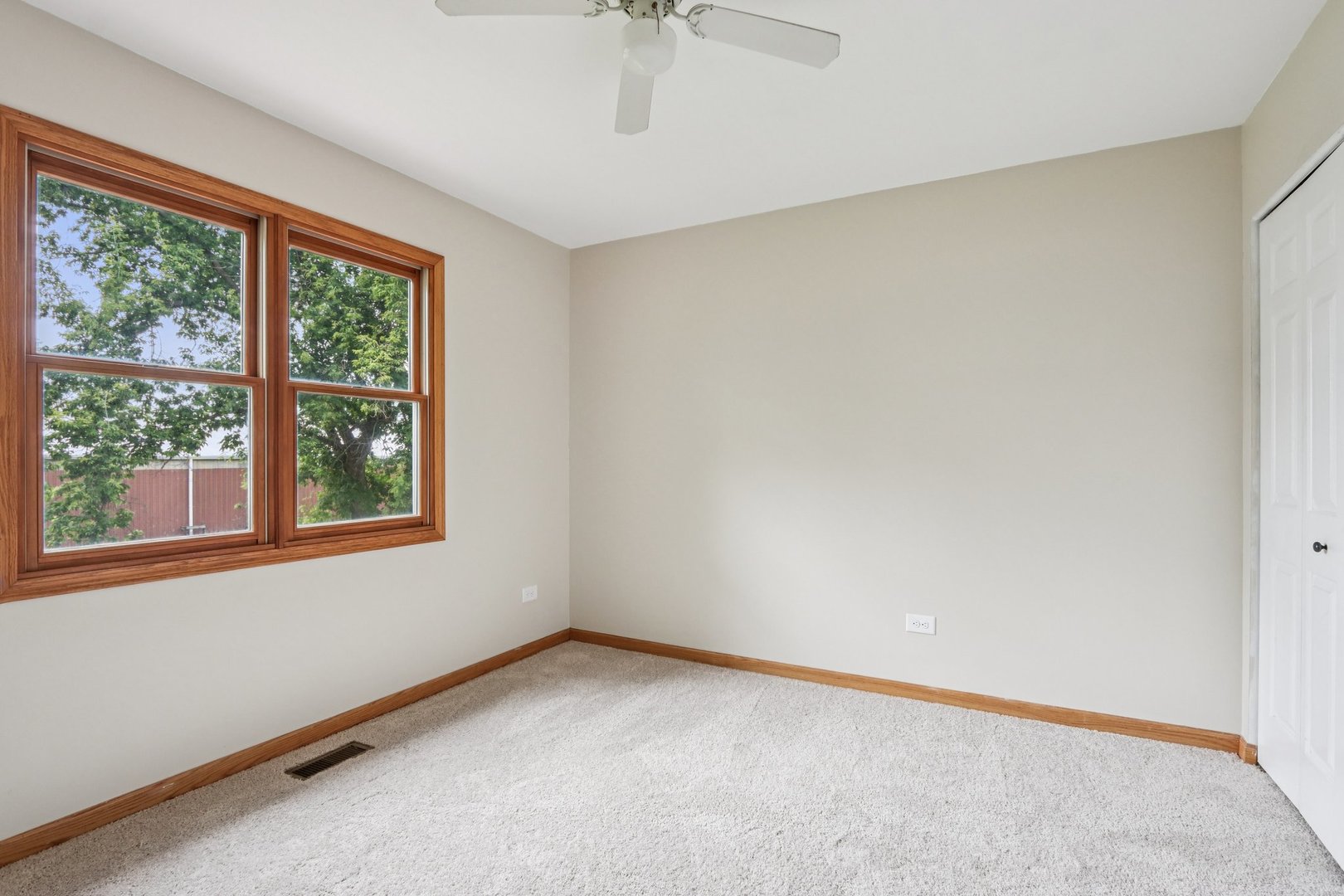 2101 Red Barn Court, Woodstock, IL 60098