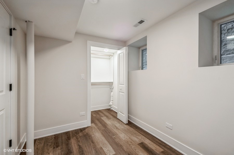 853 W Addison Street #G, Chicago, IL 60613