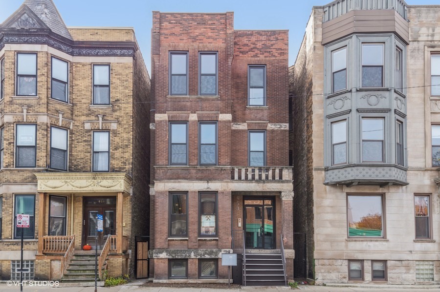 853 W Addison Street #G, Chicago, IL 60613