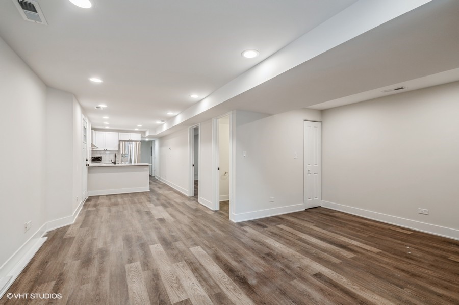 853 W Addison Street #G, Chicago, IL 60613
