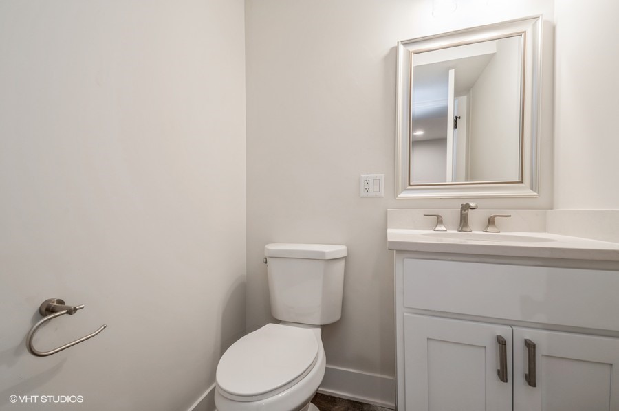 853 W Addison Street #G, Chicago, IL 60613