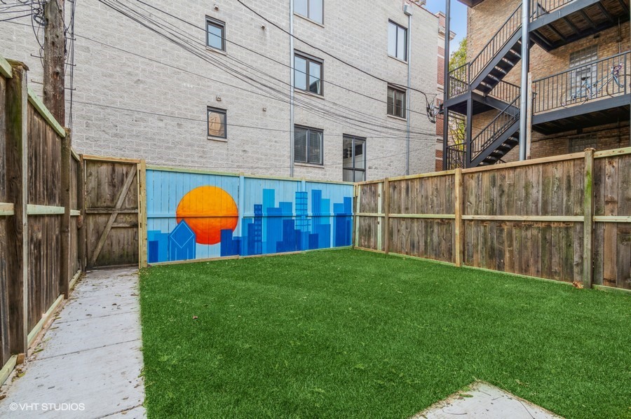 853 W Addison Street #G, Chicago, IL 60613