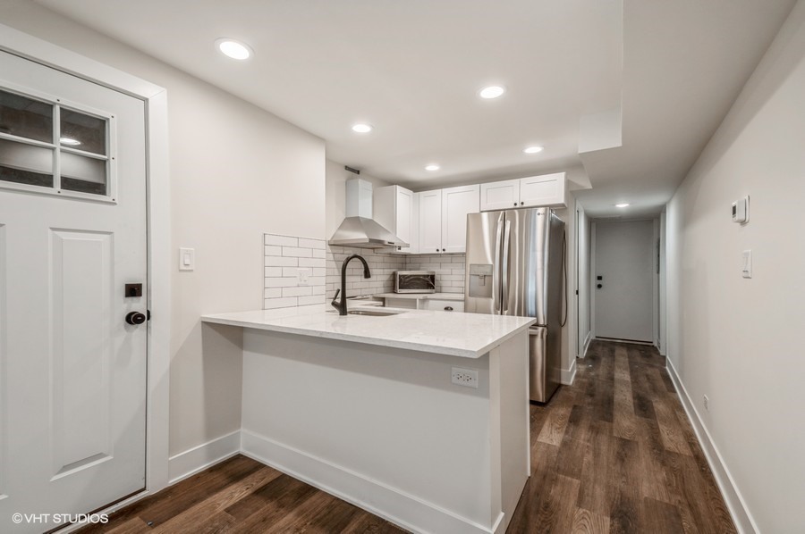 853 W Addison Street #G, Chicago, IL 60613
