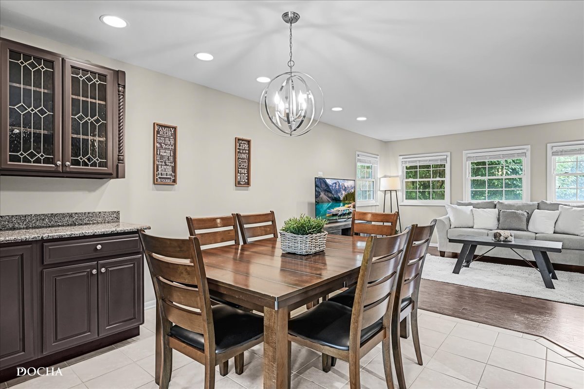 425 W Gartner Road, Naperville, IL 60540