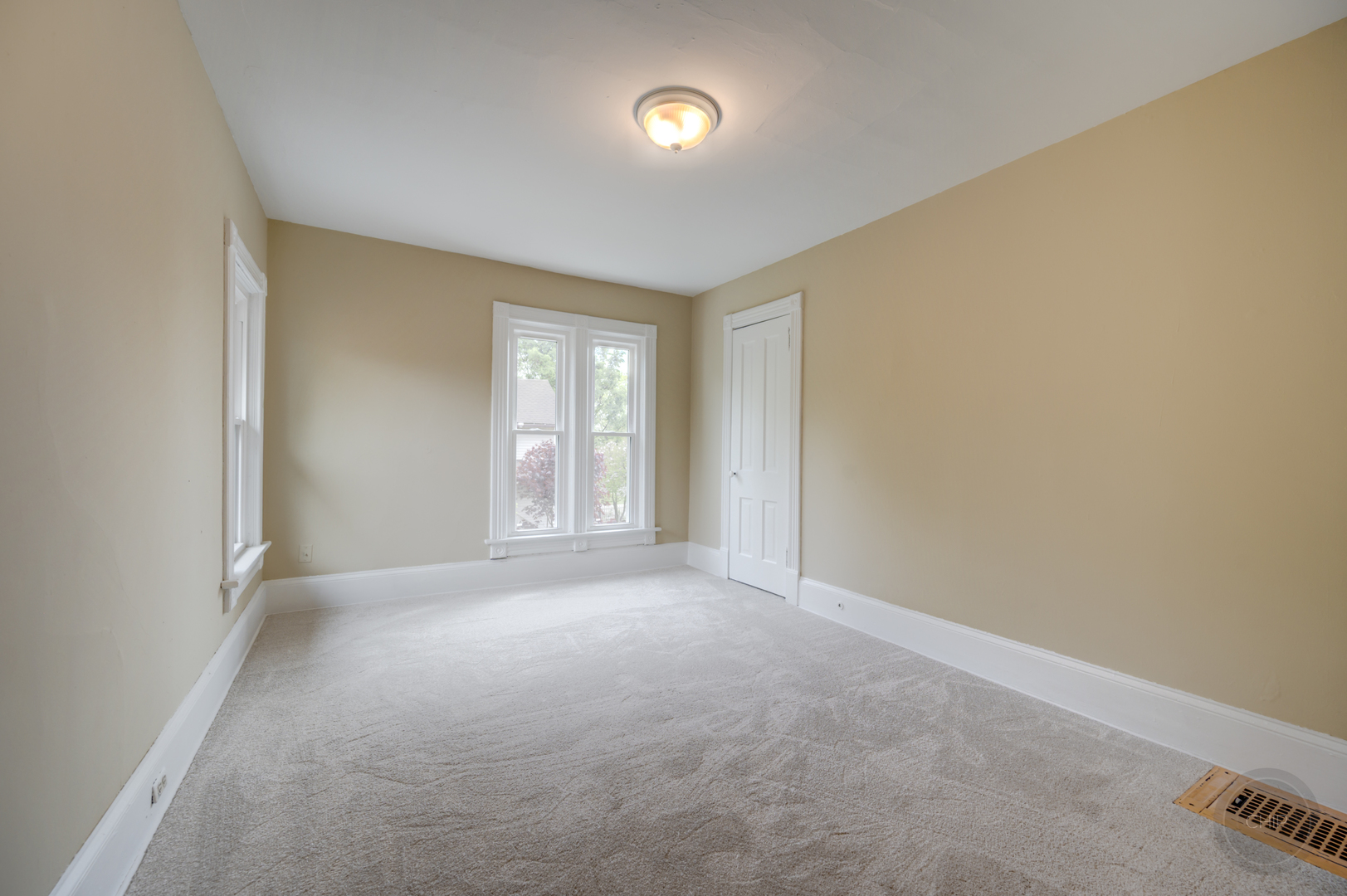 125 Arbor Avenue, West Chicago, IL 60185