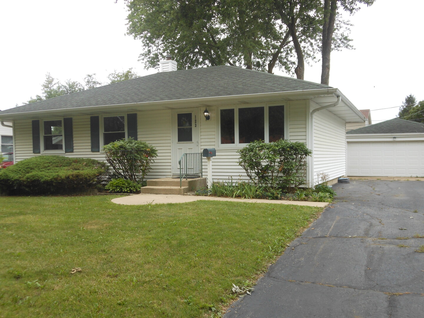 123 Fairlane Drive, Joliet, IL 60435