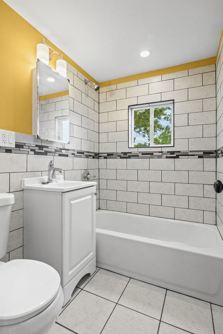 8915 S Racine Avenue, Chicago, IL 60620