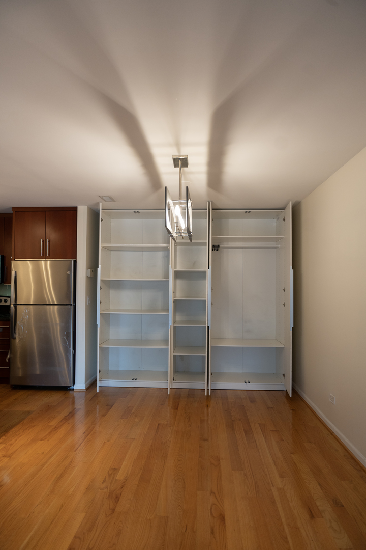 1026 Castilian Court #114, Glenview, IL 60025