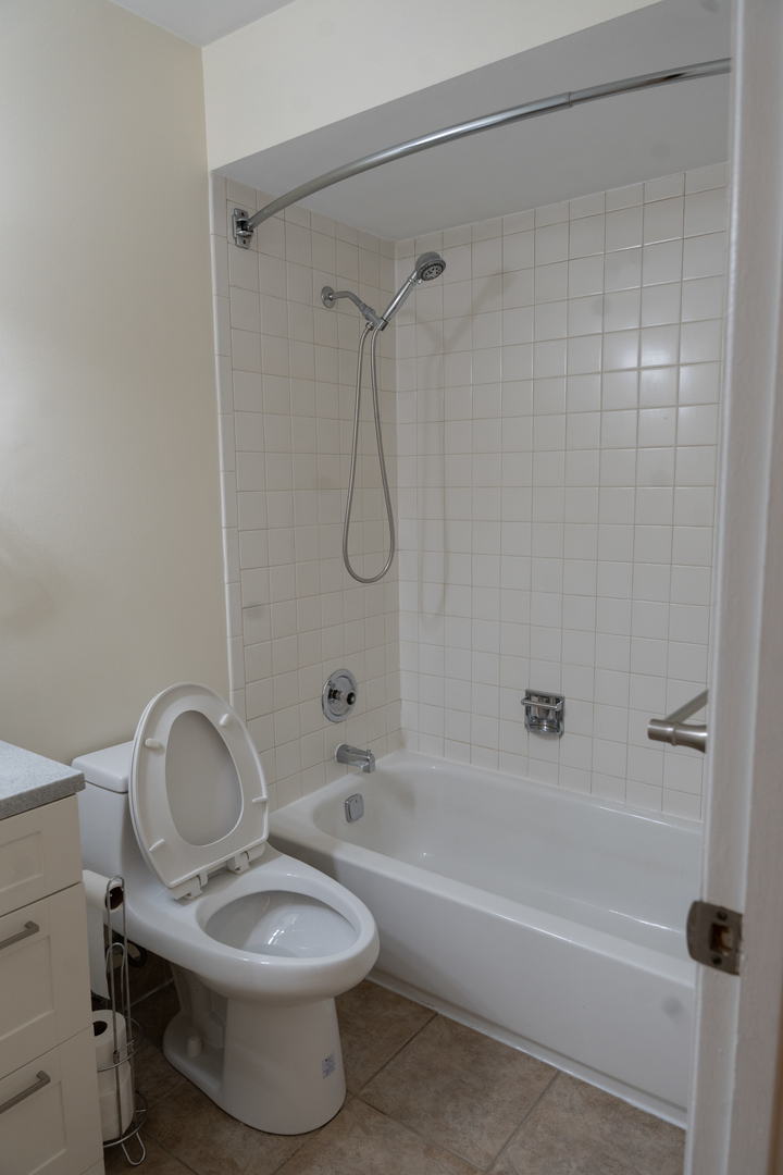 1026 Castilian Court #114, Glenview, IL 60025