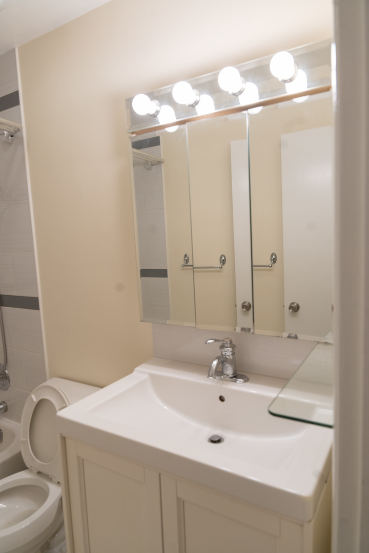 1026 Castilian Court #114, Glenview, IL 60025
