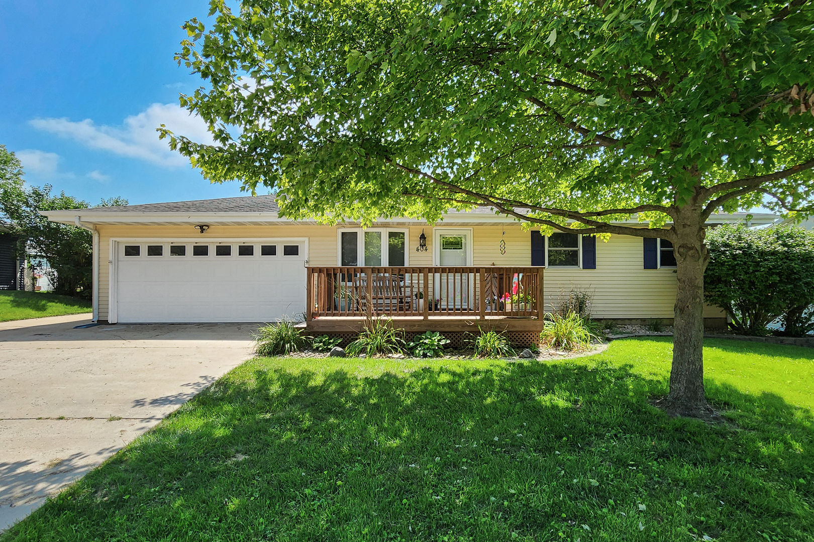 404 Standish Drive, Bloomington, IL 61704