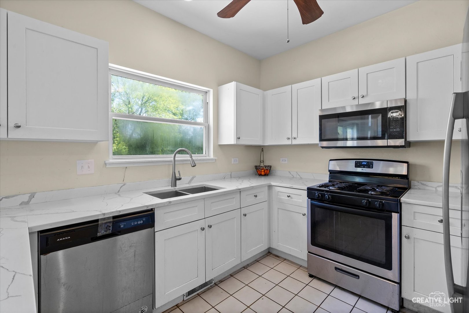 373 Wagonwood Road, Round Lake, IL 60073