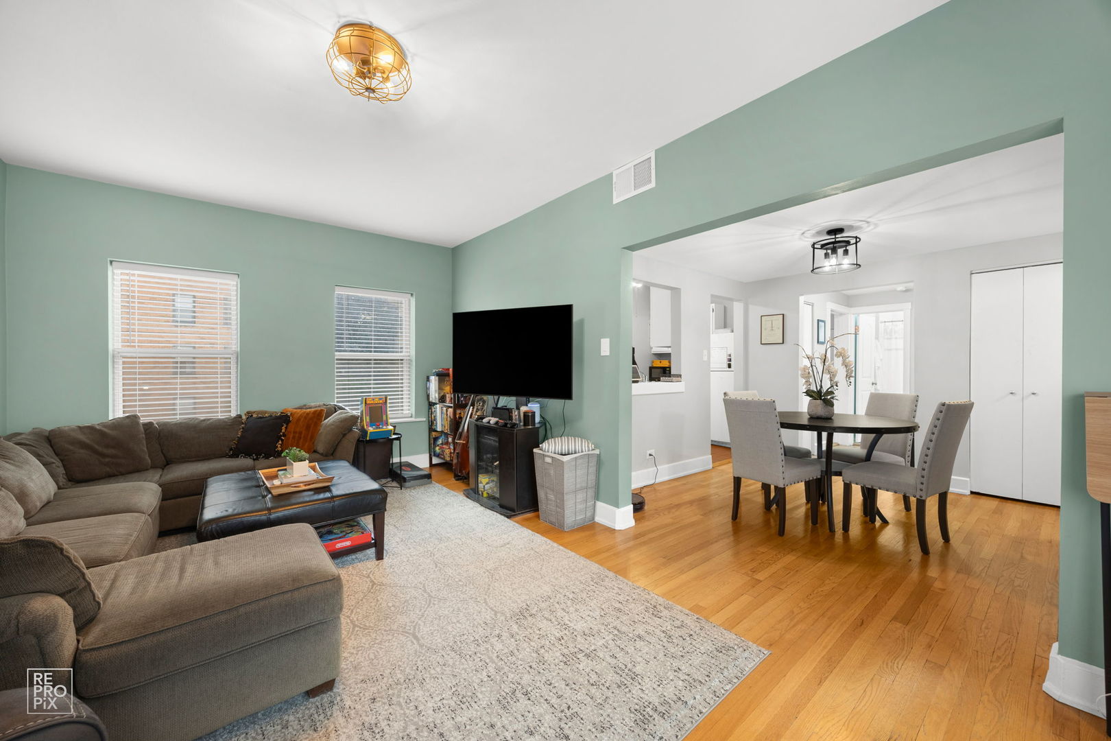 853 W CARMEN Avenue #2D, Chicago, IL 60640