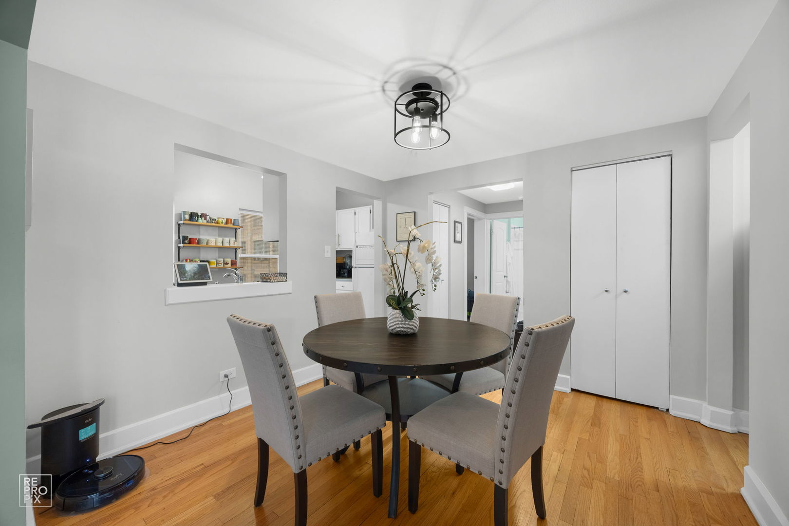853 W CARMEN Avenue #2D, Chicago, IL 60640