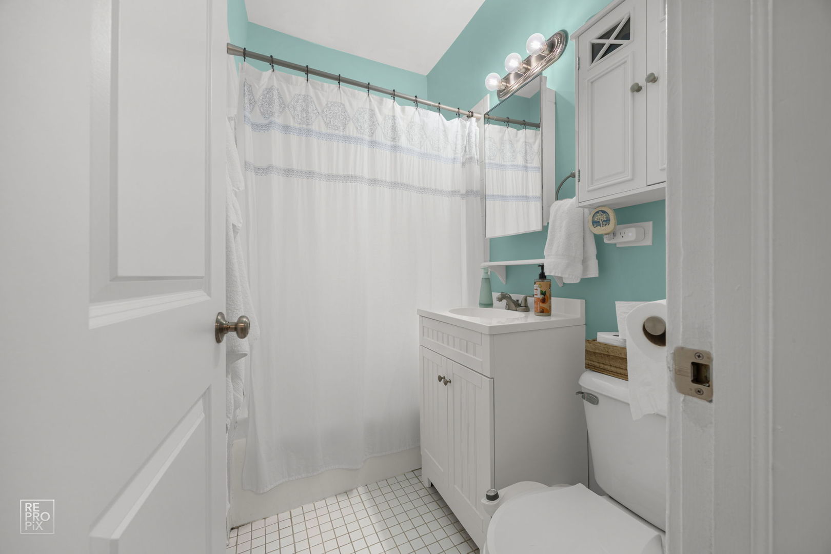 853 W CARMEN Avenue #2D, Chicago, IL 60640