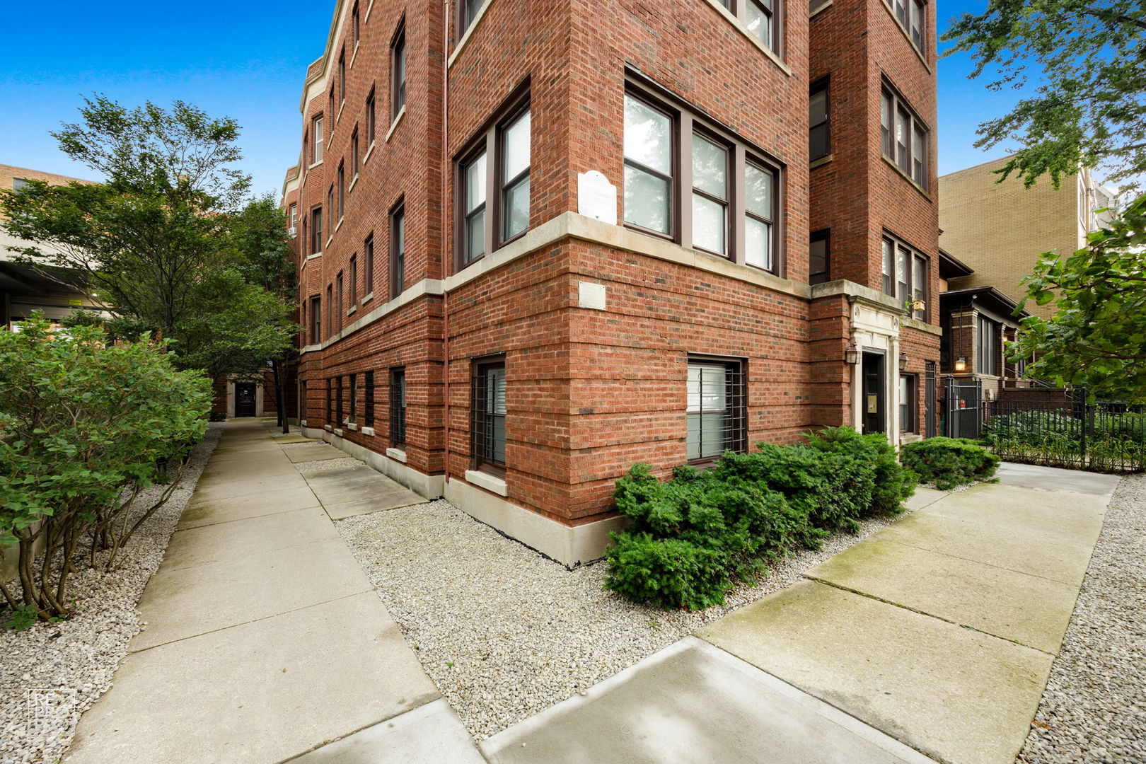 853 W CARMEN Avenue #2D, Chicago, IL 60640