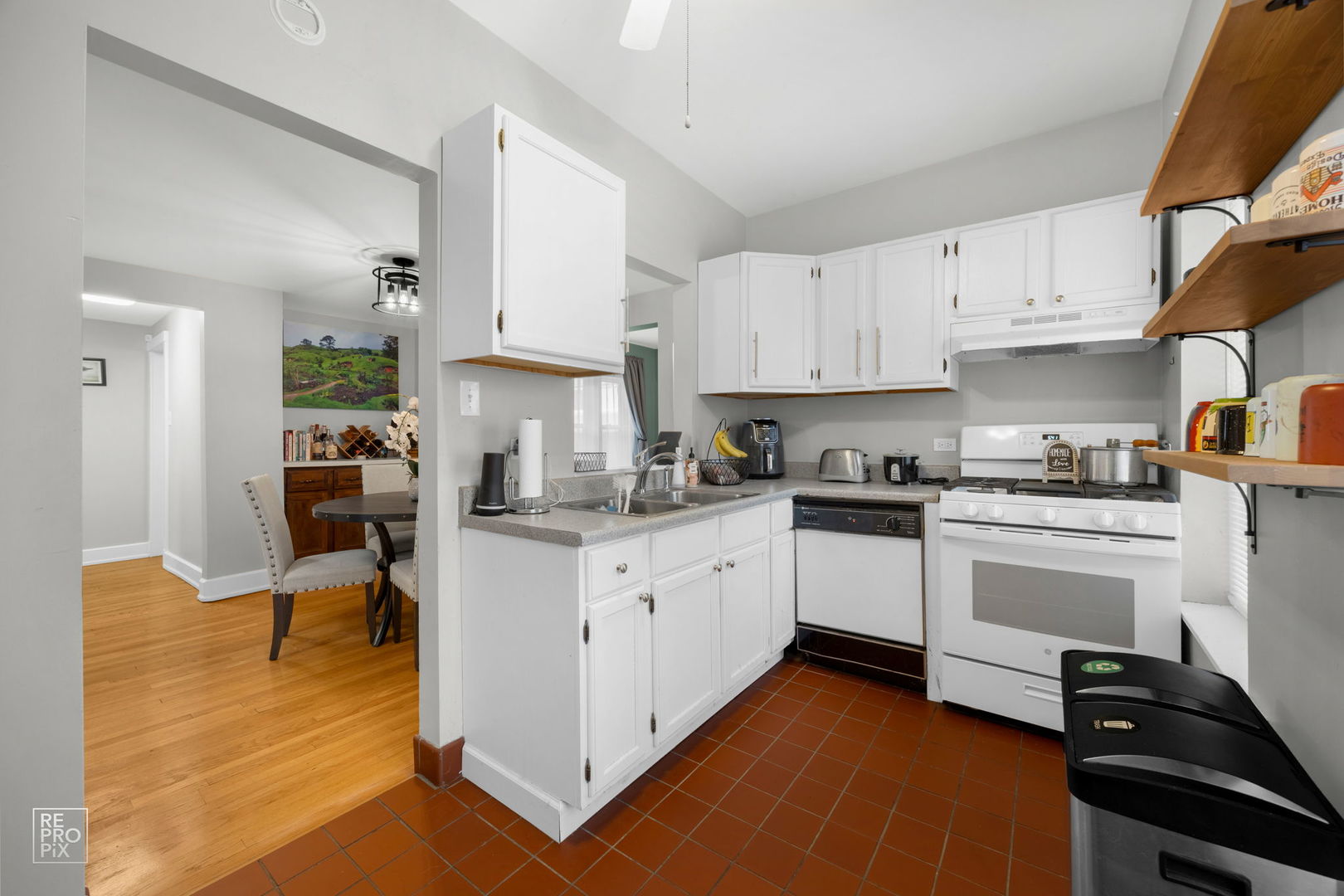 853 W CARMEN Avenue #2D, Chicago, IL 60640