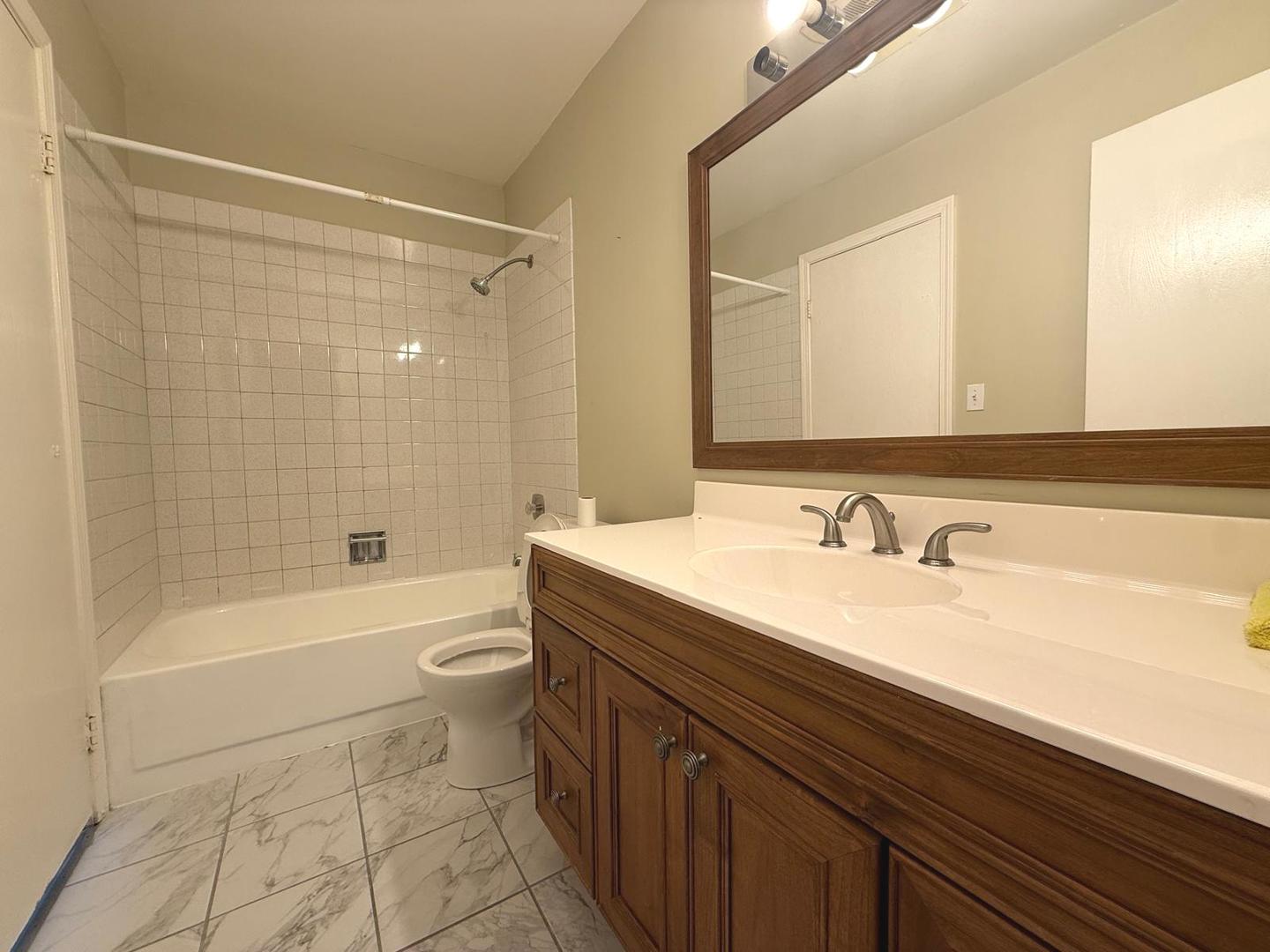 1099 E Randville Drive, Palatine, IL 60074