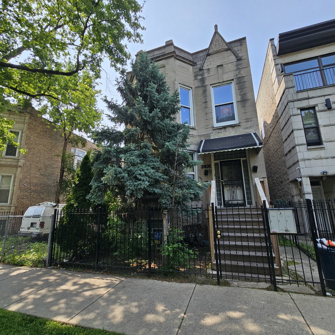 3931 W Lexington Street, Chicago, IL 60624
