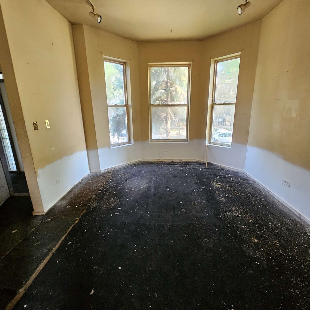 3931 W Lexington Street, Chicago, IL 60624