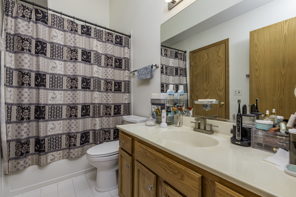 1154 Cambridge Drive, Grayslake, IL 60030